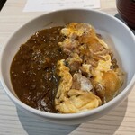 Bistro ココッと - 炭焼き親子丼とひき肉カレーのハーフ＆ハーフ丼