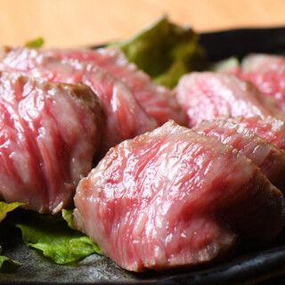 Enjoy dishes made with ingredients purchased from Okinawa, such as Ishigaki beef and bitter gourd.