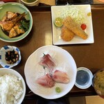 おさかな倶楽部 - おまかせ定食。¥1880 フライはふぐ