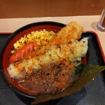 えきめんや - 七味唐辛子をたらふく