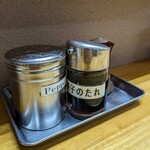 博多とんこつ 大晃ラーメン - カウンター席の卓上