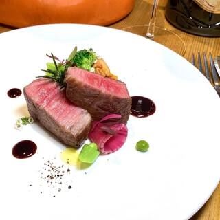 Exquisite! Dinner course where you can enjoy roasted domestic Japanese black beef Hiuchi