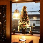 焼肉 龍華園 - クリスマスツリーがセットされた素敵な個室