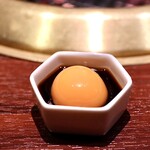 焼肉 龍華園 - 割れない卵黄