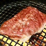 焼肉 龍華園 - 鹿児島黒牛みすじ炙り焼き