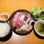 Yakiniku (Grilled meat) hormone set meal (150g)