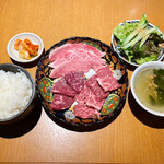Yakiniku (Grilled meat) set meal (100g)