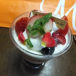 サロン・ド・モンシェール - パフェ　390円