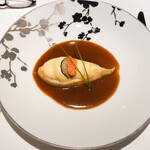 シェ・イノ - 舌平目のホタテムース詰めロワイヤルソース