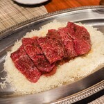 グルマンディーズ - 三田牛のうちももカルパッチョ、いちじく、パルメジャーノレッジャーノかけ