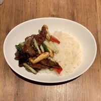 蔭山樓 表参道店 - 牛めし ¥1,760