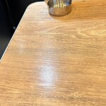 カフェ すえーる - 最初から灰皿あり。店内は隣近くてぶつかり注意