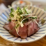 森のレストラン すっぴん - ローストビーフ丼アップ