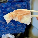Aoyama Sou Hompo - 鱒寿司 一段 カット後リフト