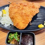 Sakanaya Doujou - 4種のソースで食べる大きなアジフライ