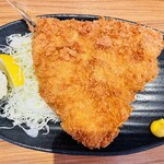 さかなや道場 - 4種のソースで食べる大きなアジフライ