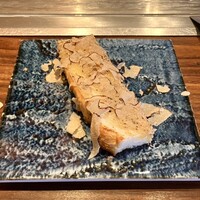 くずし鉄板 あばぐら 神田店 - 自家製トリュフバターとイタリア産黒トリュフのトースト！