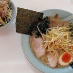 Ramen Shoppu - 幸せいっぱいラーメン  ネギ丼 セット・１，３５０円 