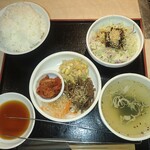 炭火焼肉　半蔵門 - ご飯おかわり自由！スープ、ナムル、キムチ、サラダ付き☆