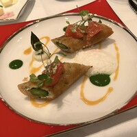 モナリザ 丸の内店 - グリーンアスパラガスとズワイガニのパートブリック包み焼き　ルッコラのソース