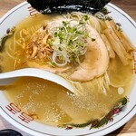 麺庵 利休 - 上から　塩ラーメンなのにスープが濁る程　