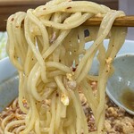 大公タンタン - 麺はゴワゴワした太麺で歯ごたえがあります