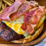 クアアイナ - 厚切りコルビージャックチーズバーガー