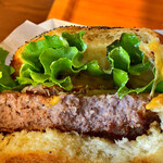 クアアイナ - 肉厚ジューシーなパティ