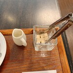 喫茶室 いぐさの細道 - コーヒー用のミルクと角砂糖