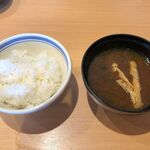 かつはな亭 - 味噌汁は「赤だし」