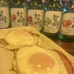 ホルモン酒場 だるま - 鉄板目玉焼き