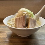 Menya Joutarou - 【2023.11.20(月)】山盛りラーメン承太郎（並盛・300g・ニンニク抜き）920円→500円