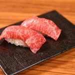 黒毛和牛ロース炙り寿司2貫