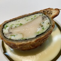 オトワ レストラン - 蝦夷アワビ：蝦夷アワビのパイ包み焼き 生海苔を加えた帆立貝のムース
