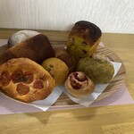 天然こうぼぱん とことこ - 彩りも鮮やかなパン達でしょ(=^ェ^=)