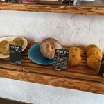 天然こうぼぱん とことこ - かぼちゃ色した、かぼちゃ三昧な、かぼちゃあんぱん‼︎