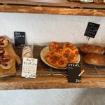 天然こうぼぱん とことこ - トマト三昧のトマトぱん、意外と甘いんだぜぇ〜(°▽°)