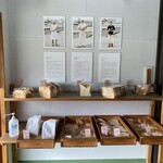 天然こうぼぱん とことこ - お値打ちなパン達が並んでマスカラス( ・∇・)