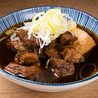 A famous beef tendon stew made with a secret recipe that becomes more delicious with each passing day.