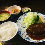 明石焼梅鉢 - ハンバーグ！小鉢のおかずも都度変わります。