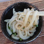須崎食料品店 - 麺のリフトアップ