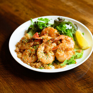 "Garlic shrimp" is famous for its addictive texture and spice.