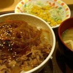 Sukiya - チャプチェ牛丼　サラダ・みそ汁