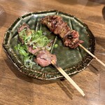 炭火やきとり灼的 - レバーとはつ