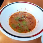 RUBY - スープにはパクチーと唐辛子をトッピング
