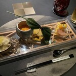 Nihonryouri Hanagoyomi - アワビグラタン、茶碗蒸し、アナゴ寿司、昆布締め、柿大根