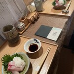 Sobakiri Kamonohashi - ４人掛けテーブル席の横並び2分割