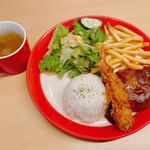 ハンバーグランチ（590円）_2023年11月