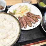 利久 - 牛たん定食6枚