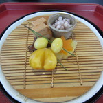 鎌倉前 魚源 - 秋を感じる一皿。こういうところが和懐石の良さですね。